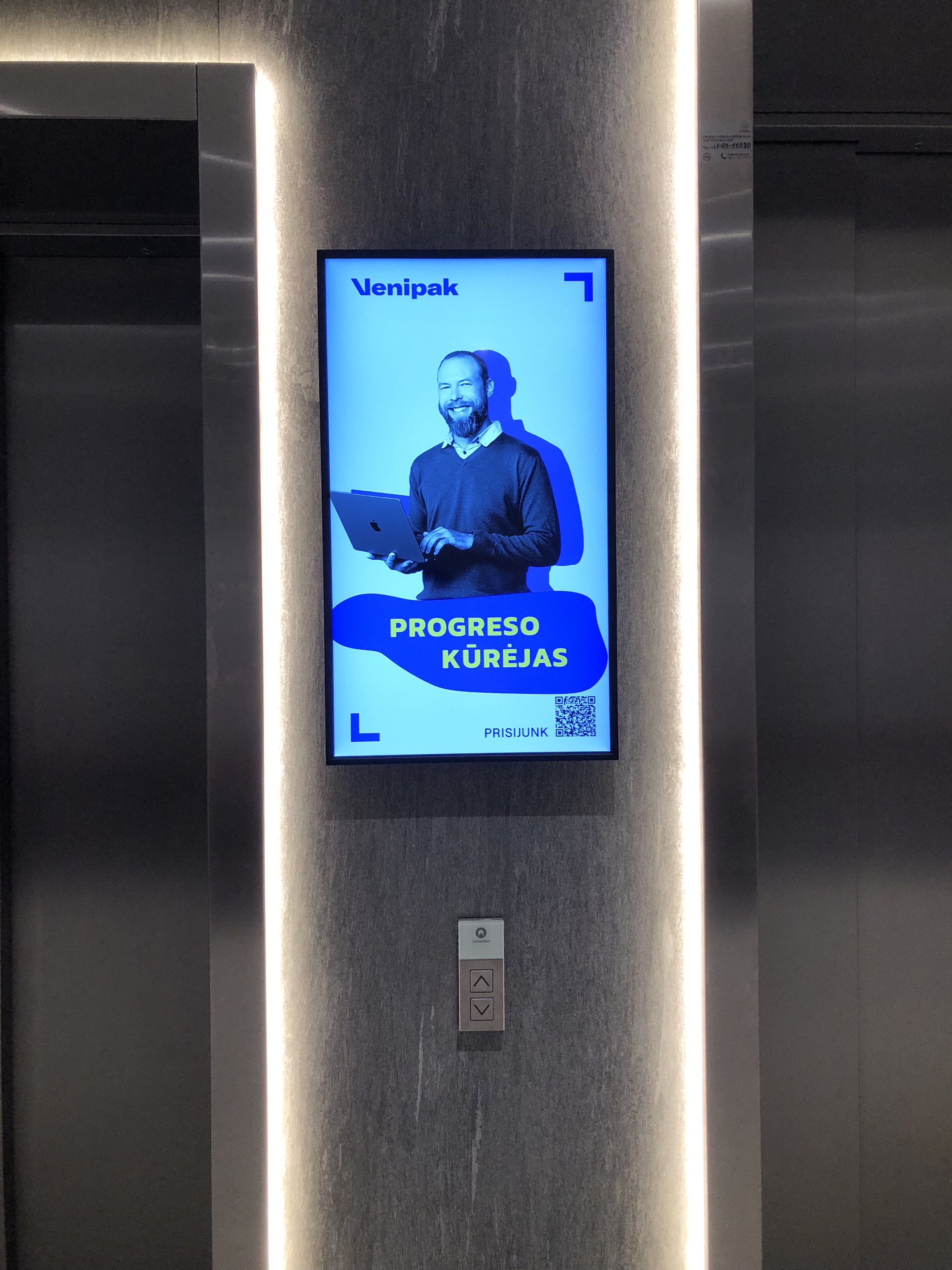 Reklaminis ekranas Alfa verslo centre (Simbiocity)